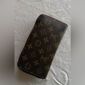 Louis Vuitton Monogram Zippy Organizer Wallet